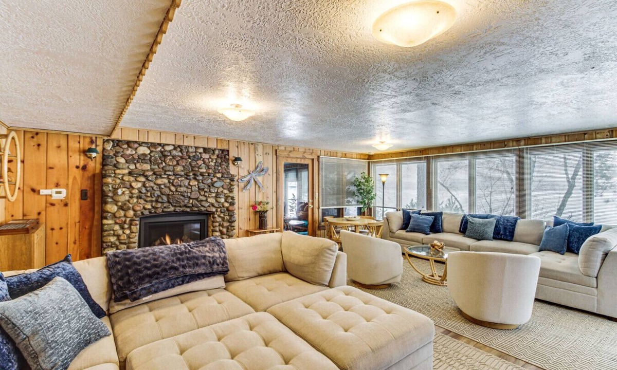 Brainerd House | Lakefront Brainerd Cabin w Deck, Fire Pit!