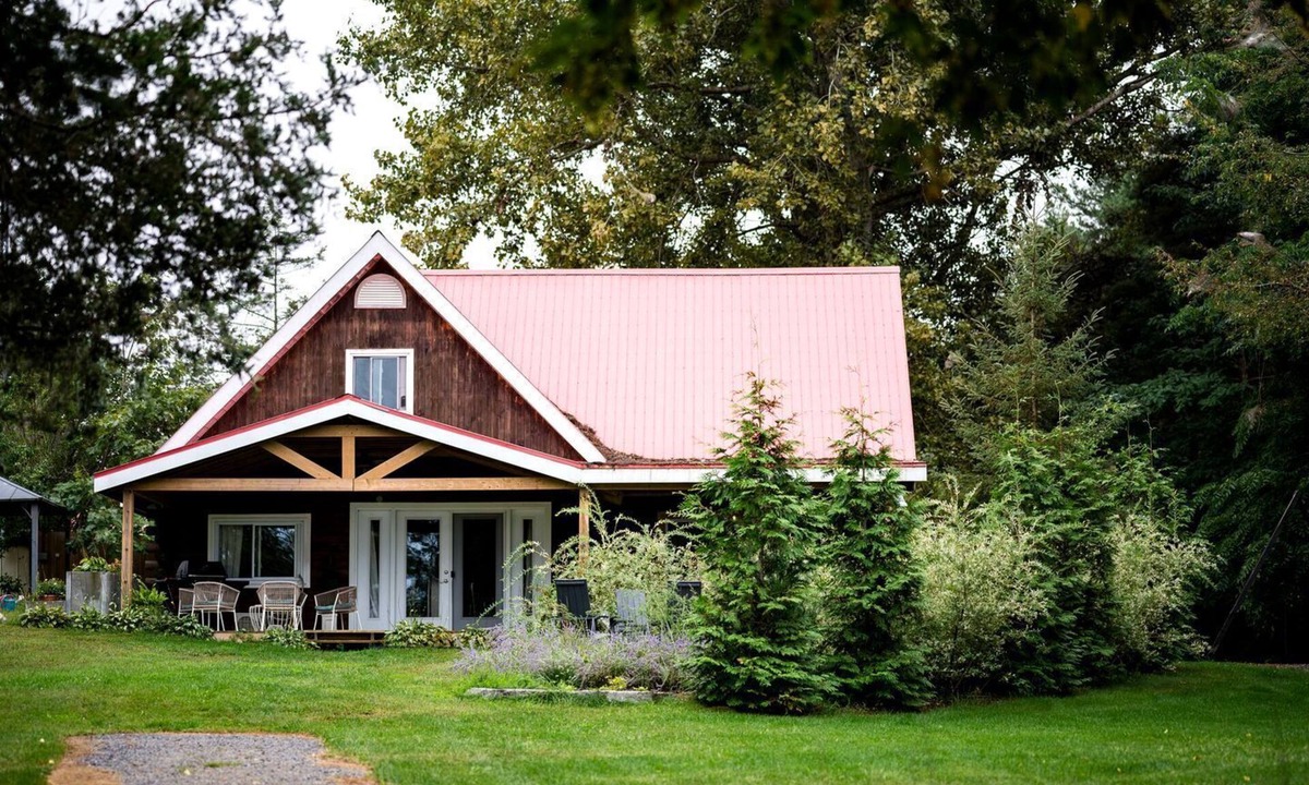 Cherry Valley Cottage | Lakefront Chalet in Prince Edward County