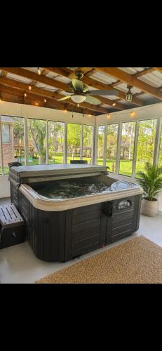 Uncertain House | Lakefront Cabiin, Hot Tub, Private Lake Access