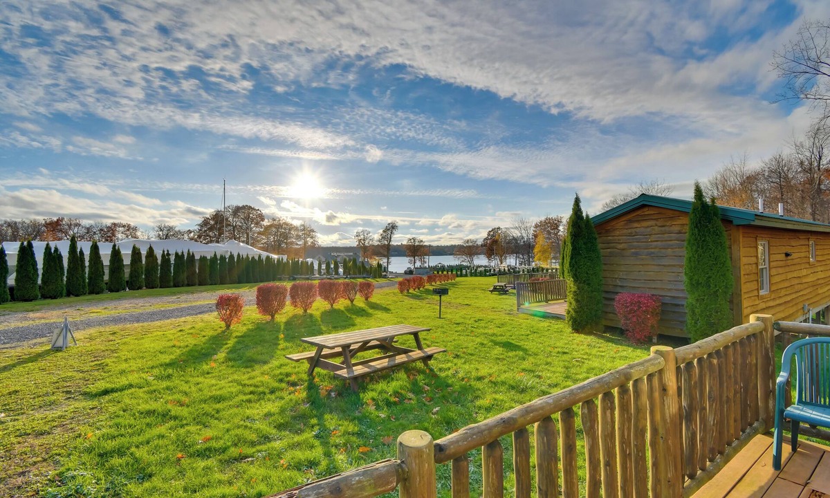 North Rose Cabin | Lakefront Cabin 2 w/Dock Access on Sodus Bay!