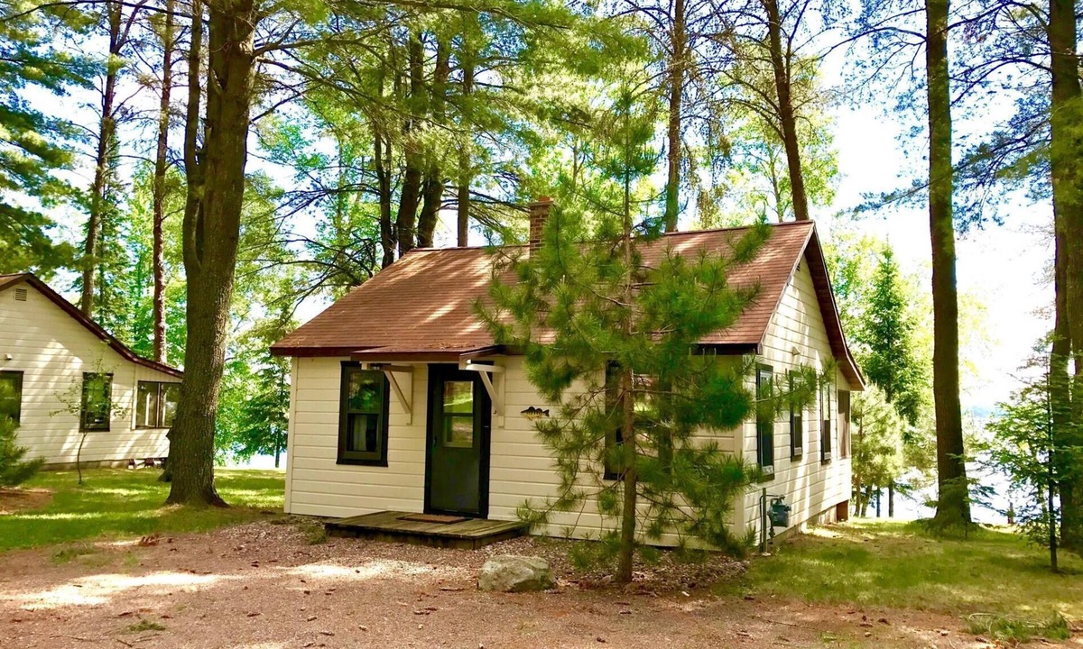 Presque Isle Cottage | Lakefront Cabin #3 The Perch