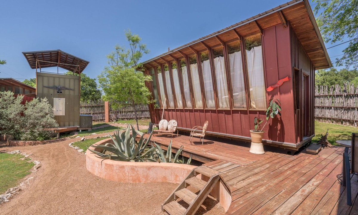 Spicewood House | Lakefront Cabin Adventure: Kayaks, Winery, Massage, SUPs, Yoga, Krause Springs!