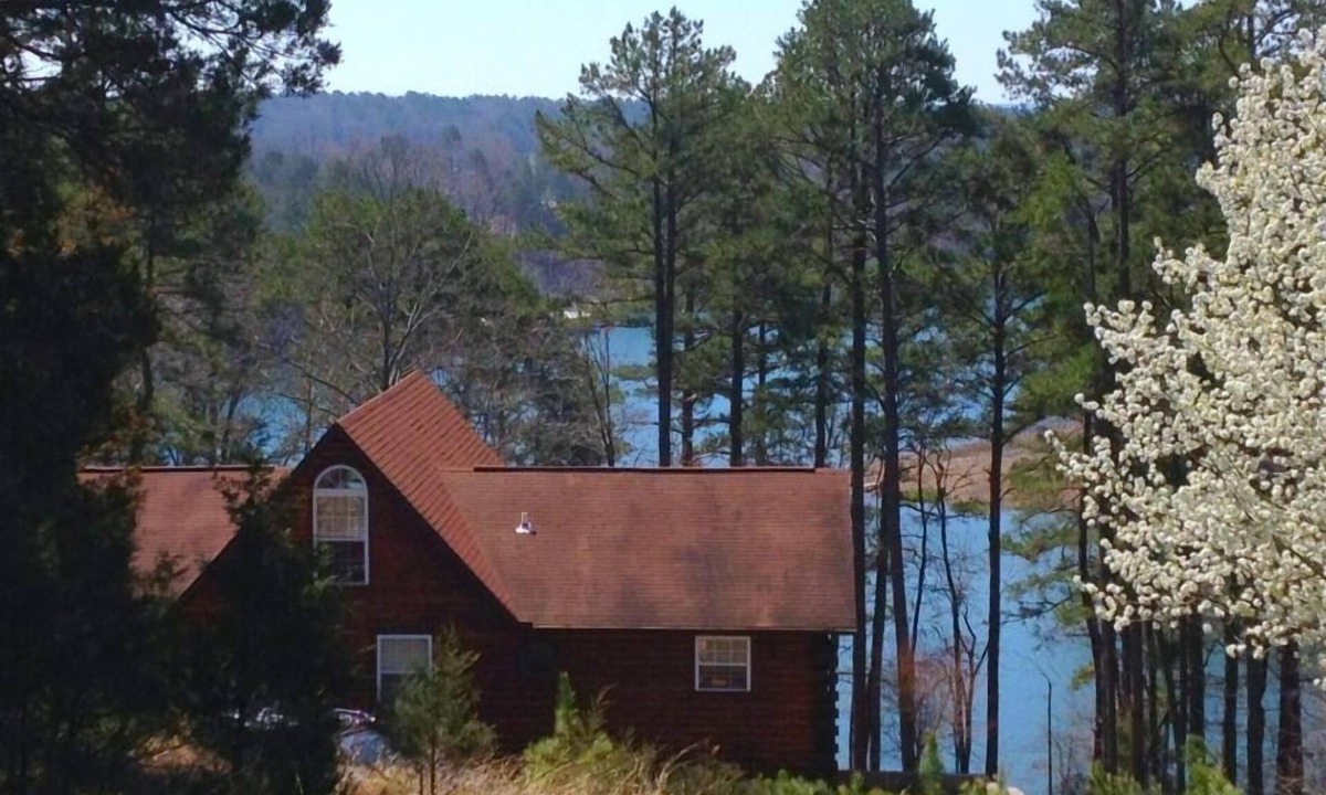Drasco Cabin | Lakefront Cabin in Quiet Cove on Greers Ferry Lake
