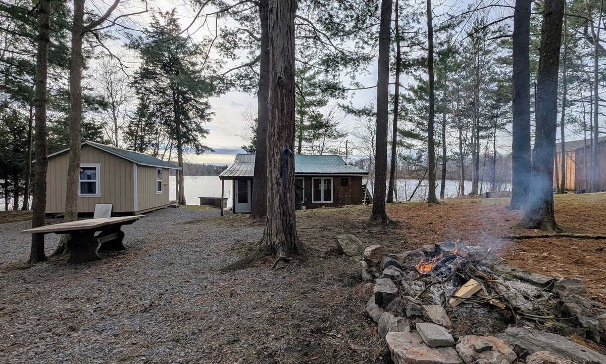 Brier Hill Cabin | Lakefront Cabin on Black Lake with Dock - Sleeps 13