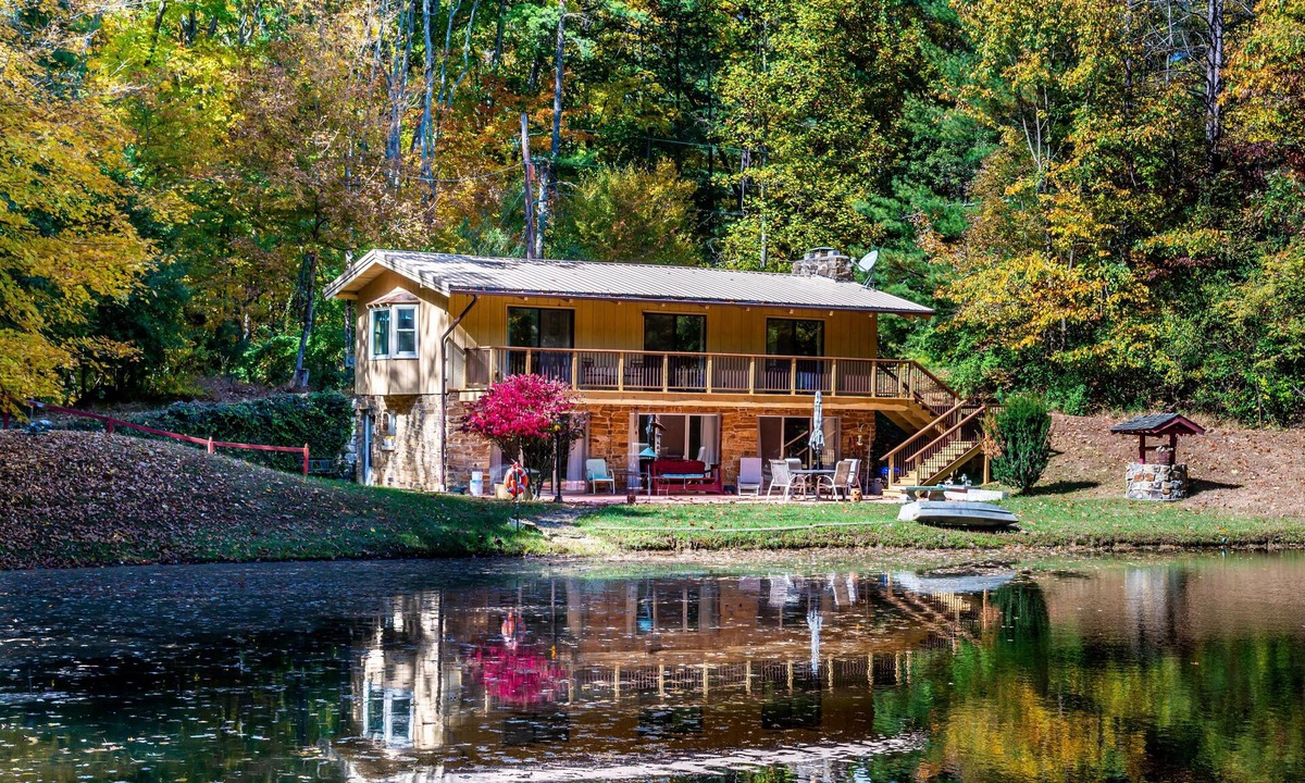 Helmsburg Cabin | Lakefront Cabin Retreat | Private Lake, Boat & Wildlife 2BR, 1.5BA