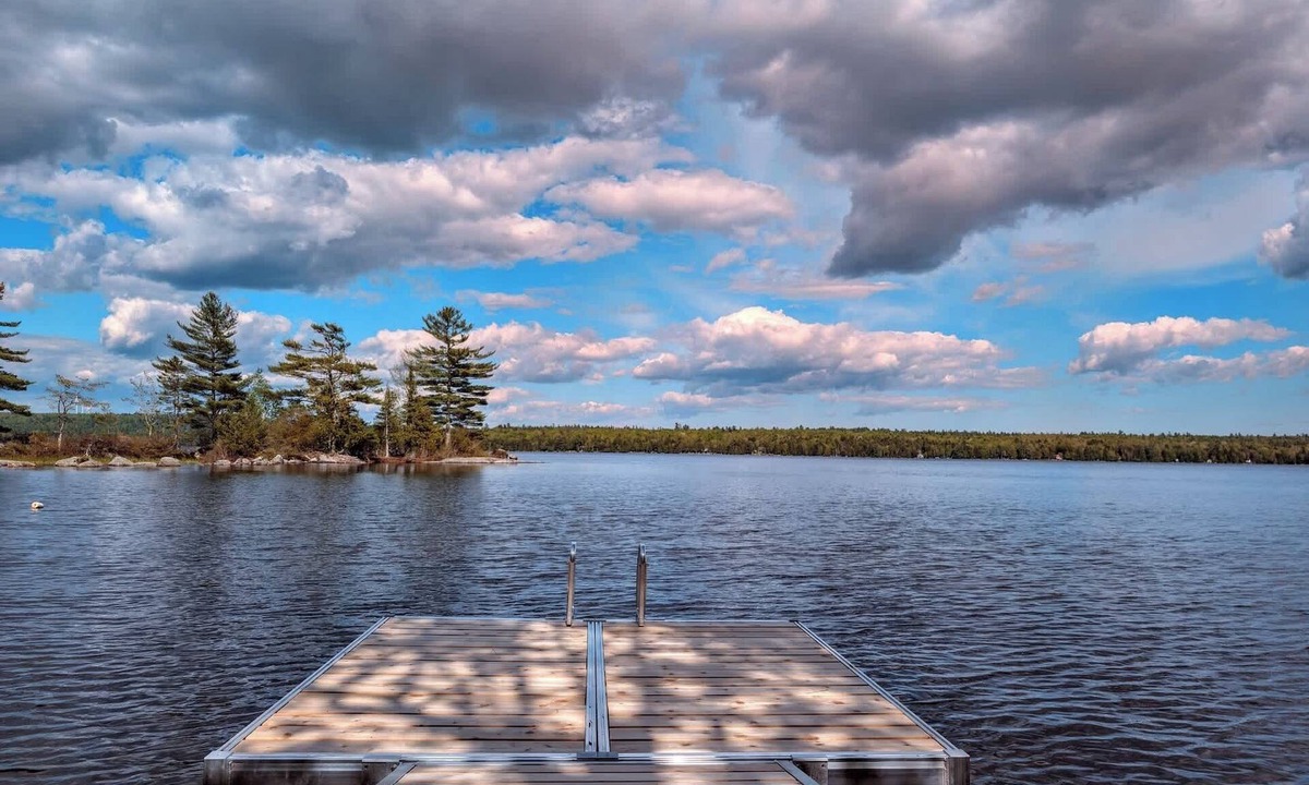 Franklin House | Lakefront Cabin Retreat w/Fire Pit & Yurt Experience