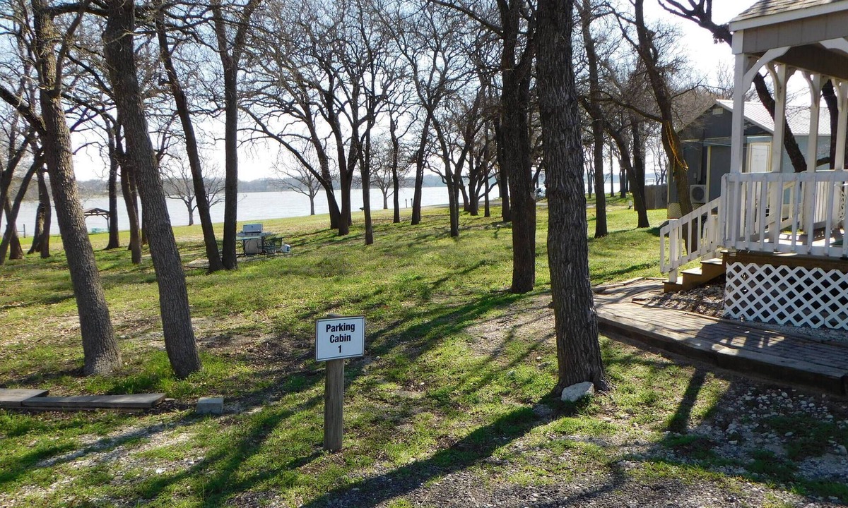 Little Elm Cabin | Lakefront Cabin! Ski, boat, fish, swim! 14+ acres! Perfect for a quick get-away!