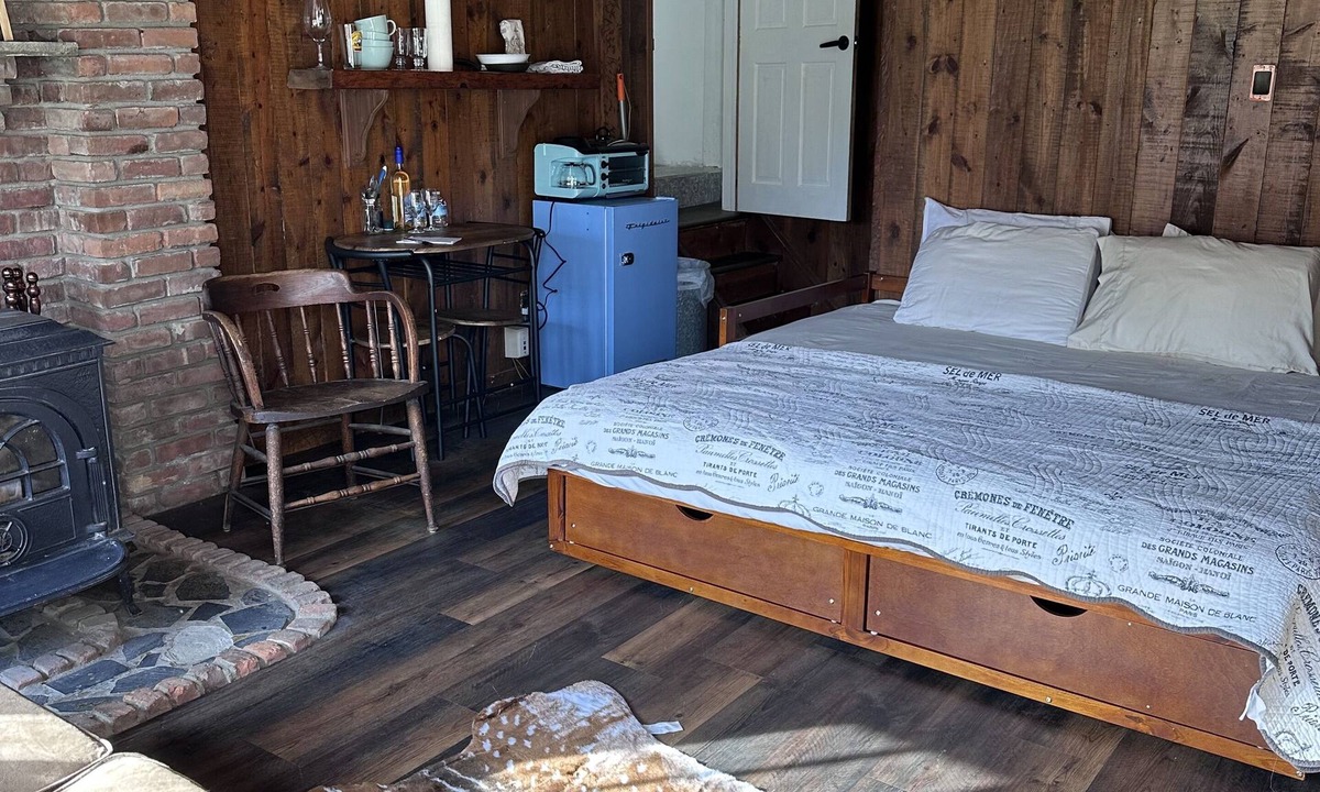 Ringwood Apartment | Lakefront Cabin Style Oasis