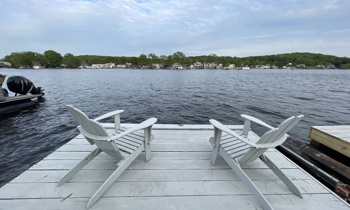 Lake Hopatcong House | Lakefront cabin with dock slip
