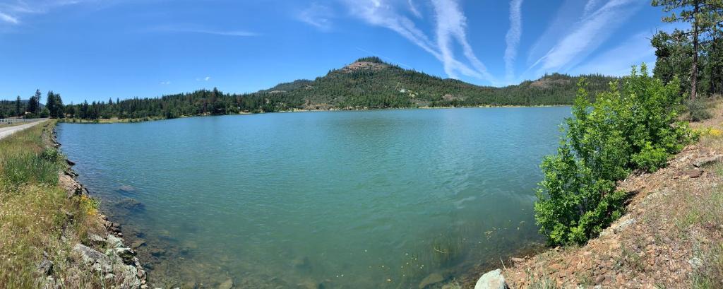 Shady Cove House | Lakefront Cabin