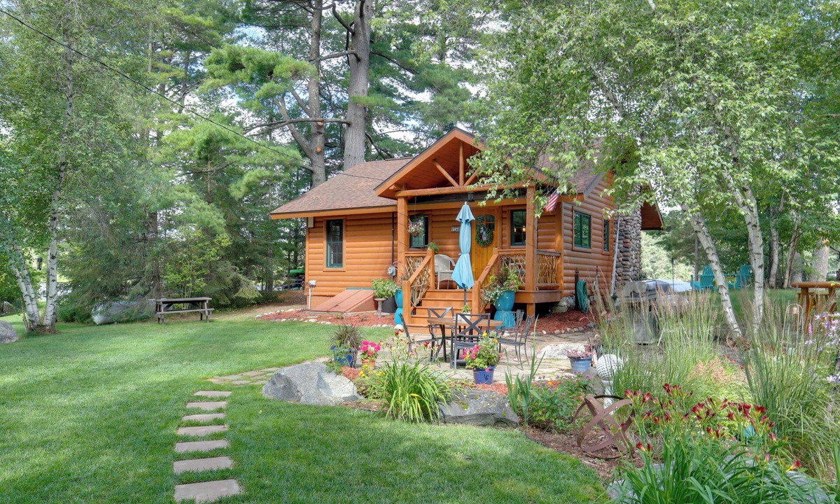 Minocqua Cabin | Lakefront Cabin w/Private Dock & Fire Pit!