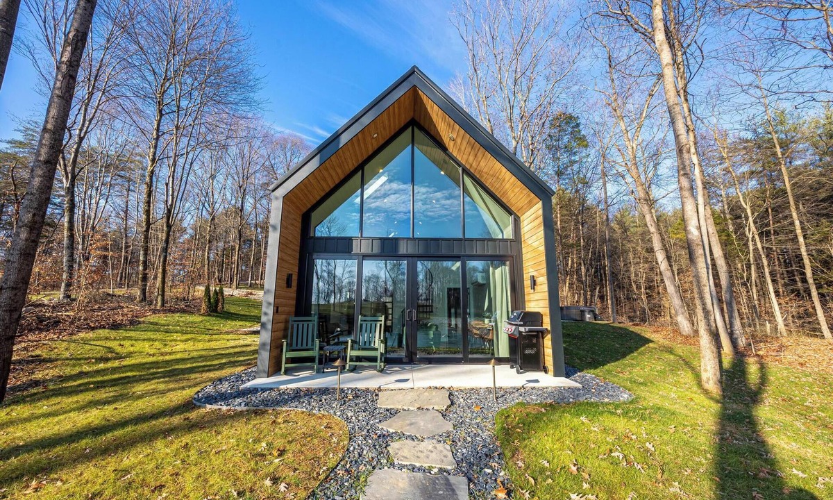 Shoals Cabin | Lakefront Cabin with Hot Tub, Sauna