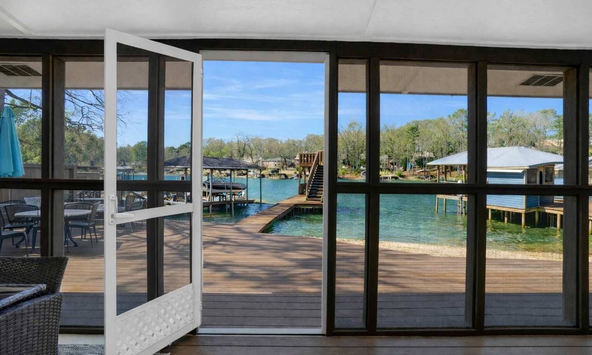 Eclectic Cabin | Lakefront Cabin with Private Dock