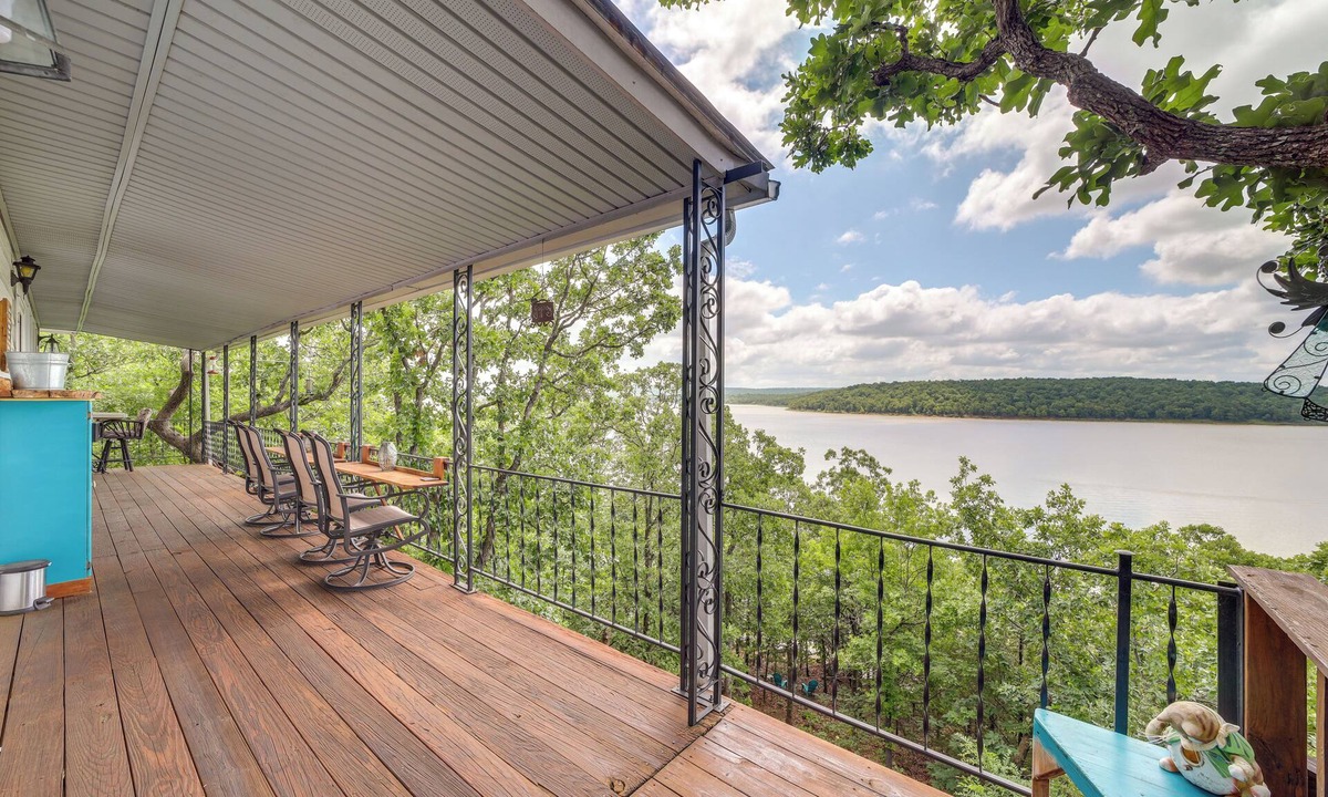 Longtown Cottage | Lakefront Canadian Gem: Hot Tub, Decks & Grills