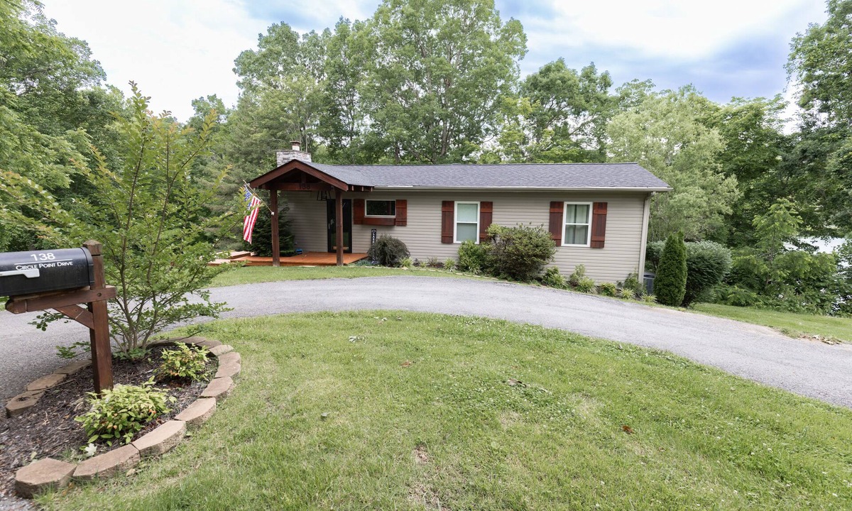 Rock Harbor House | Lakefront Cedar Cove Cottage on Norris Lake