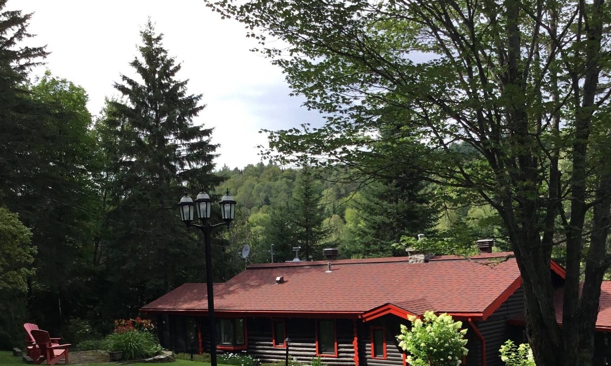 Morin Heights Ski Chalet | Lakefront Chalet Sanctuary