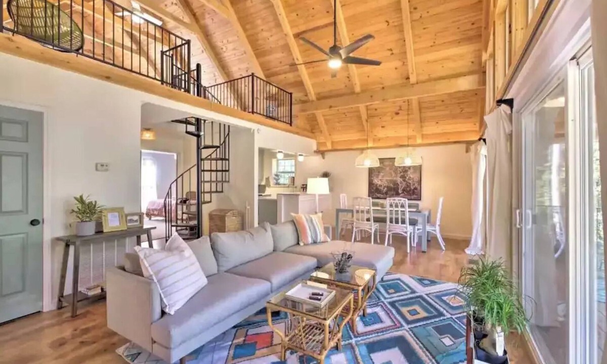 Cedar Bluff Cabin | Lakefront Chalet - Ramp/Pier/Dockn