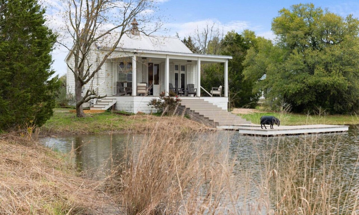 Round Top House | Lakefront Charm: Your Perfect Getaway in Round Top
