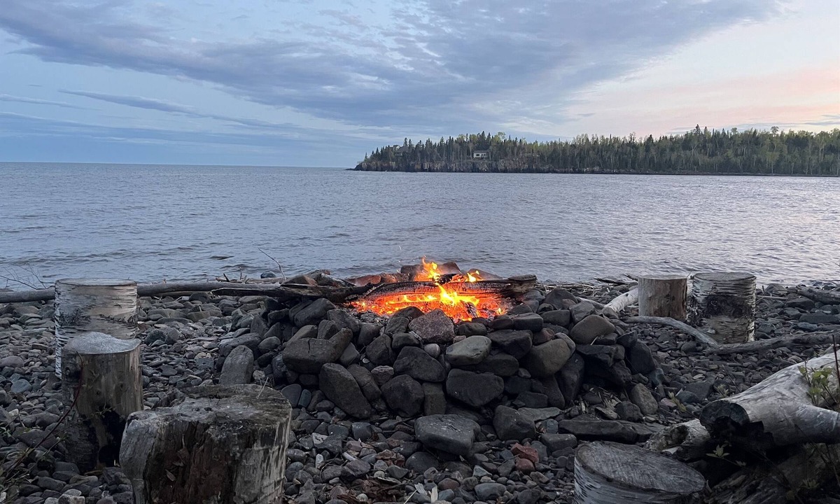Grand Marais Cabin | Lakefront Chicago Bay Hideaway