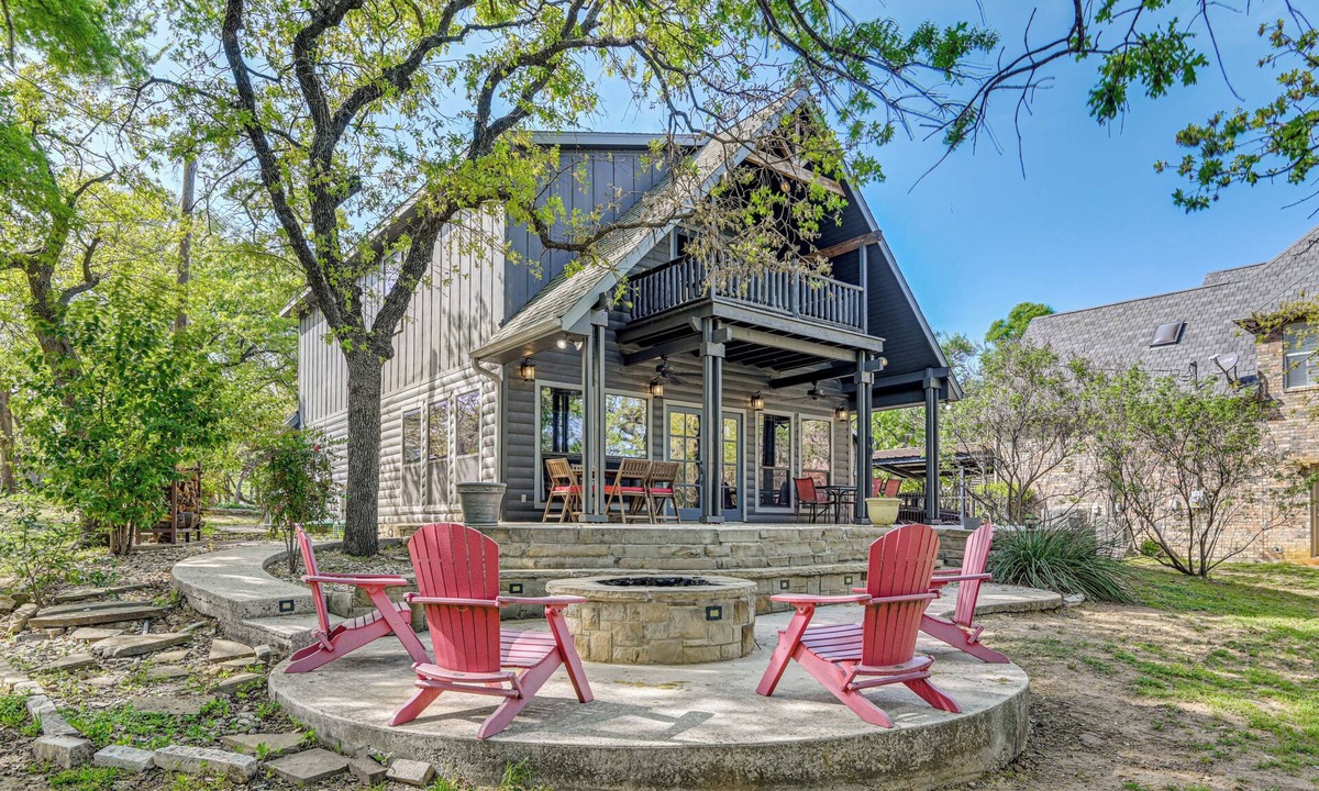 Chico Cabin | Lakefront Chico Haven w/Multi-Level Private Dock!