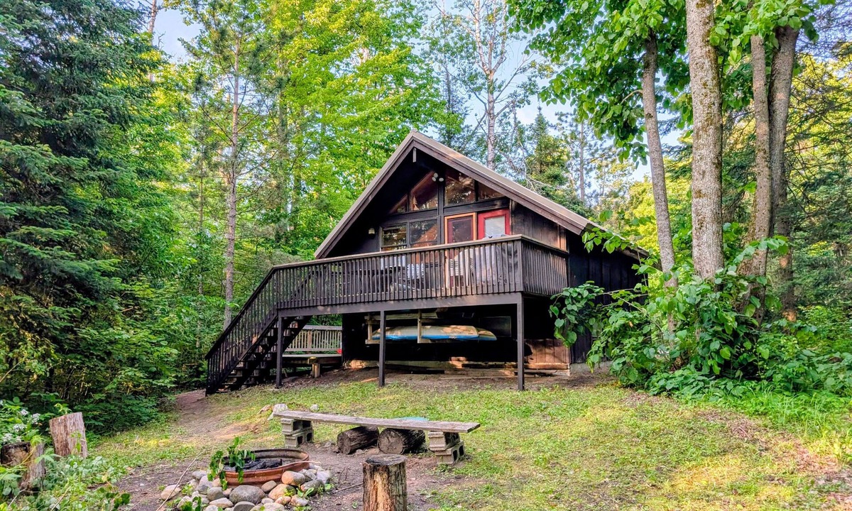 Elmira House | Lakefront Community w/pool, near golf