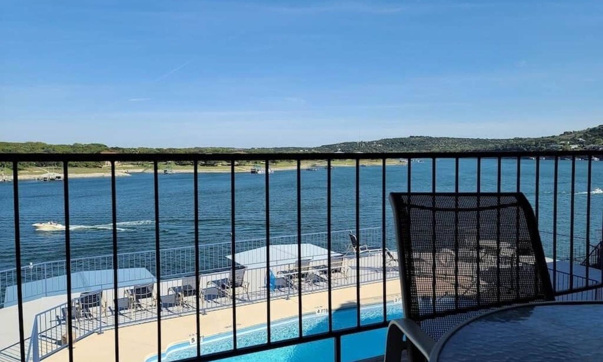 Briarcliff Condo | Lakefront Condo | Boat Slip+Pool+Hot tub