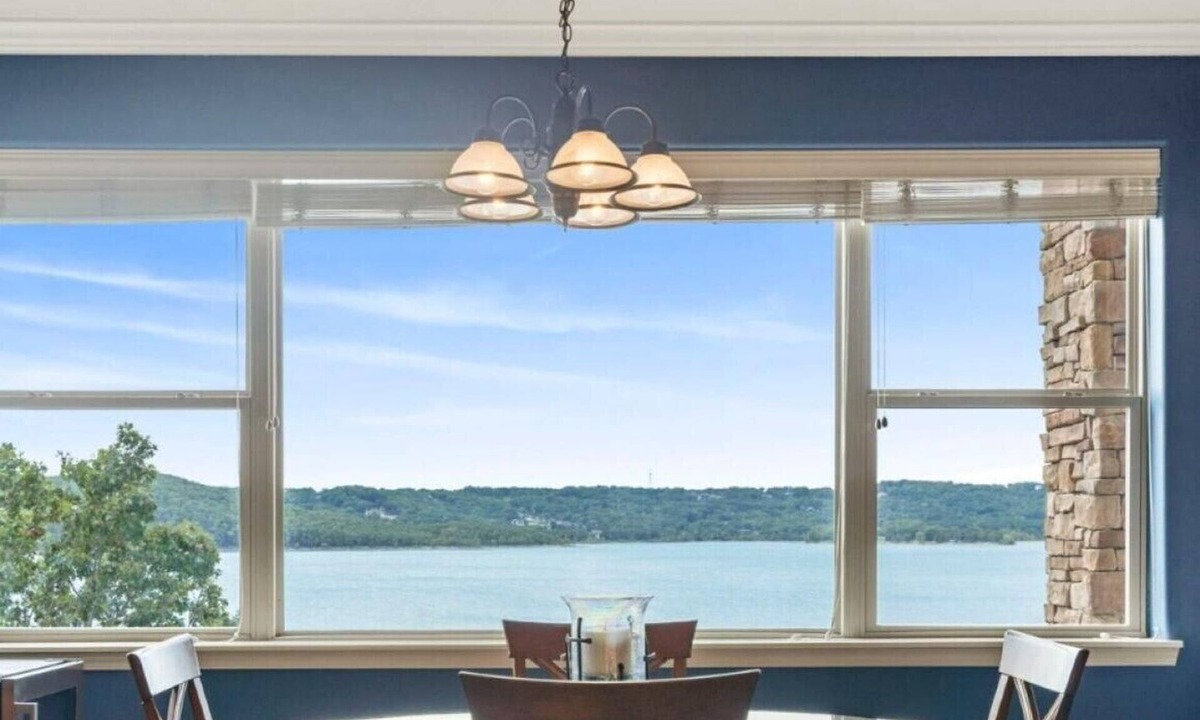 Hollister Condo | Lakefront condo! Close to Big Cedar, Thunder Ridge, SDC, and Branson. Pool!