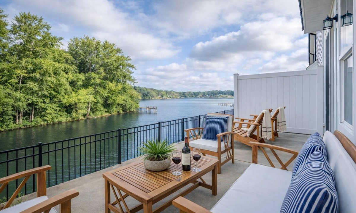 Greenwood Condo | Lakefront Condo l Lake Greenwood l Walk to Dining & Docks l Private Boat Slip