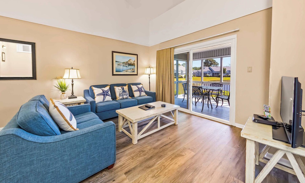 Fairfield Harbour Apartment | Lakefront Condo with Pools, Gym & Hot Tub!