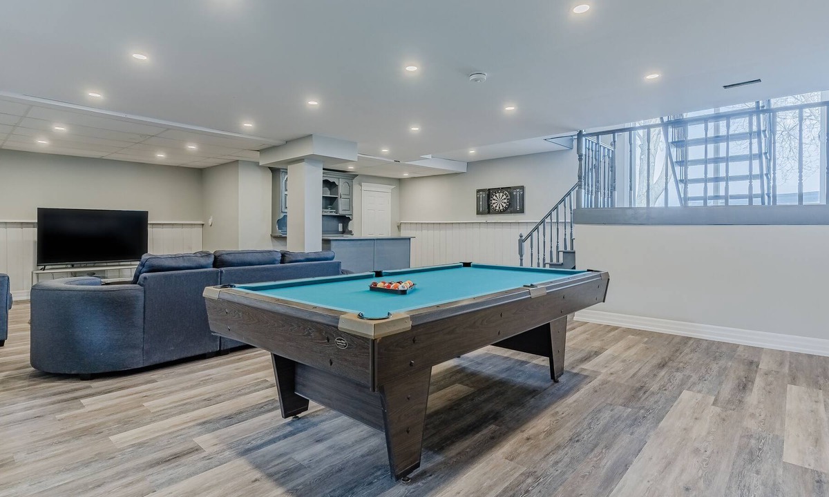 Peterborough Cottage | Lakefront Cottage with Hot Tub and Pool Table