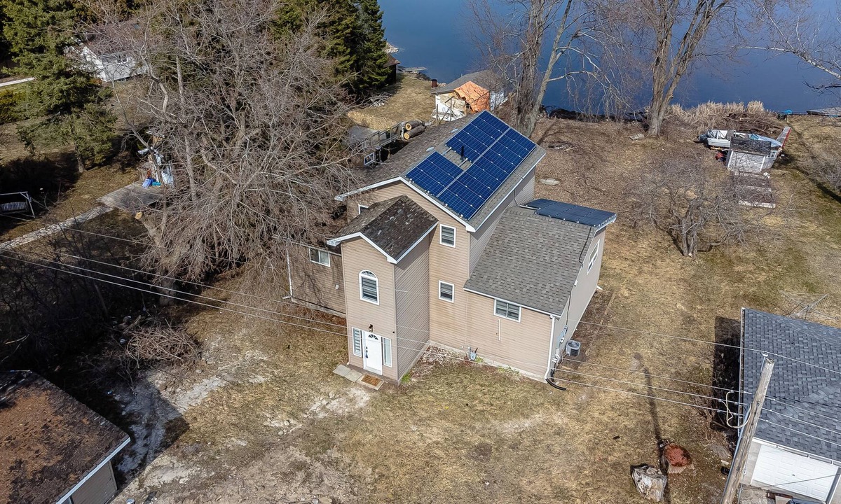 Peterborough Cottage | Lakefront Cottage with Hot Tub and Pool Table