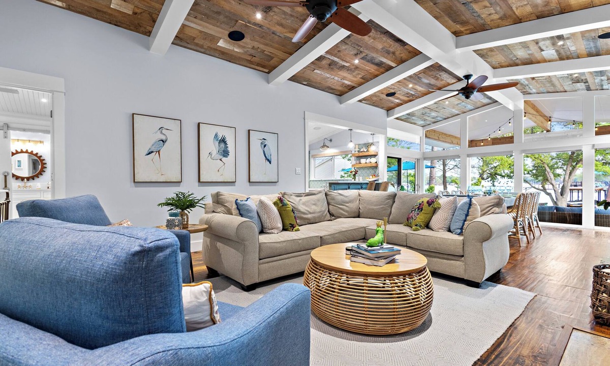 Enchanted Oaks House | Lakefront Cottage w/Dock, Game Room & Kayaks—1 Hr from DFW