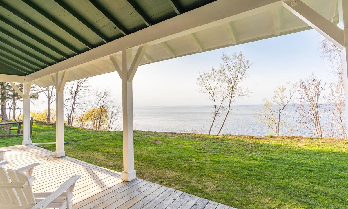 Sodus Point House | Lakefront Cottage - Best of Both