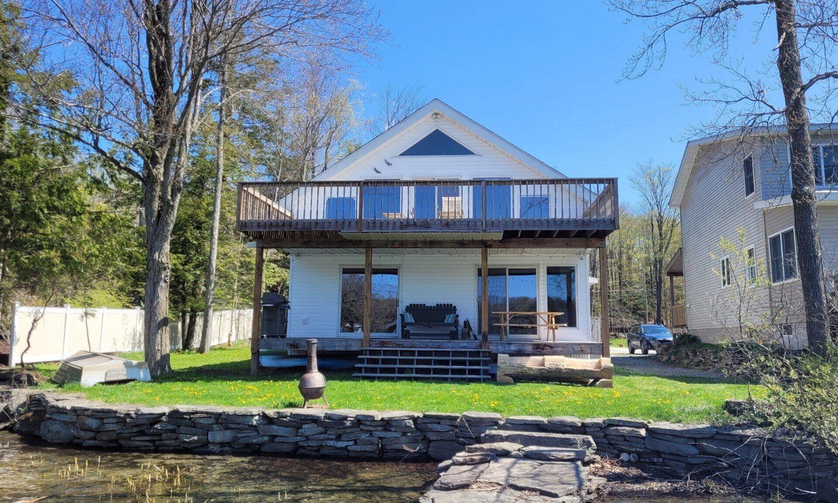 Orson Cottage | Lakefront Cottage - Dog Friendly
