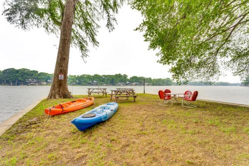 New Braunfels House | Lakefront Cottage in Clear Springs w/Deck & Patio