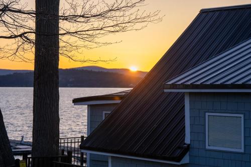Malletts Bay House | Lakefront Cottage in Colchester