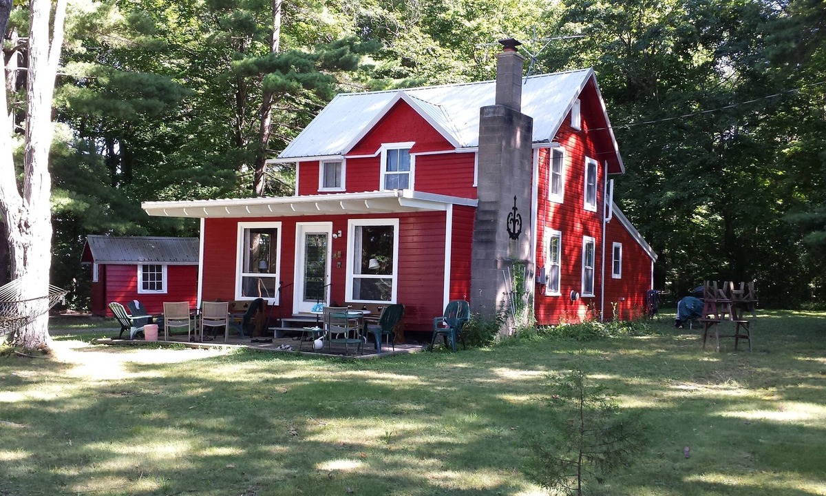 Auburn House | Lakefront Cottage in Private Setting!