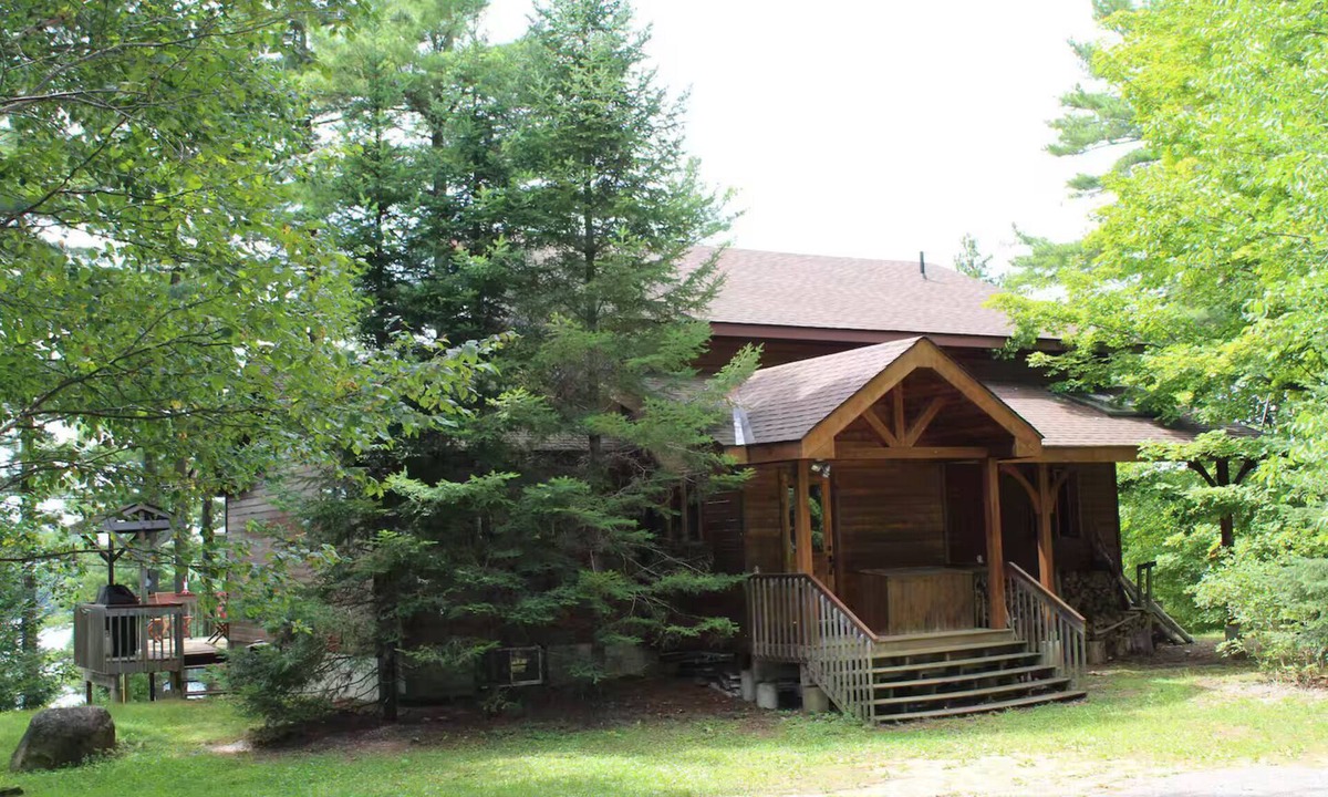 Catchacoma Cottage | Lakefront Cottage. Luxury in a Wilderness Setting