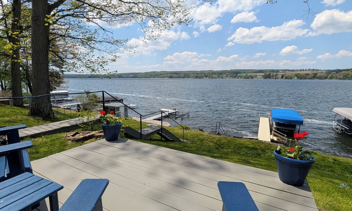 Perry House | Lakefront cottage on Silver lake near Letchworth Park