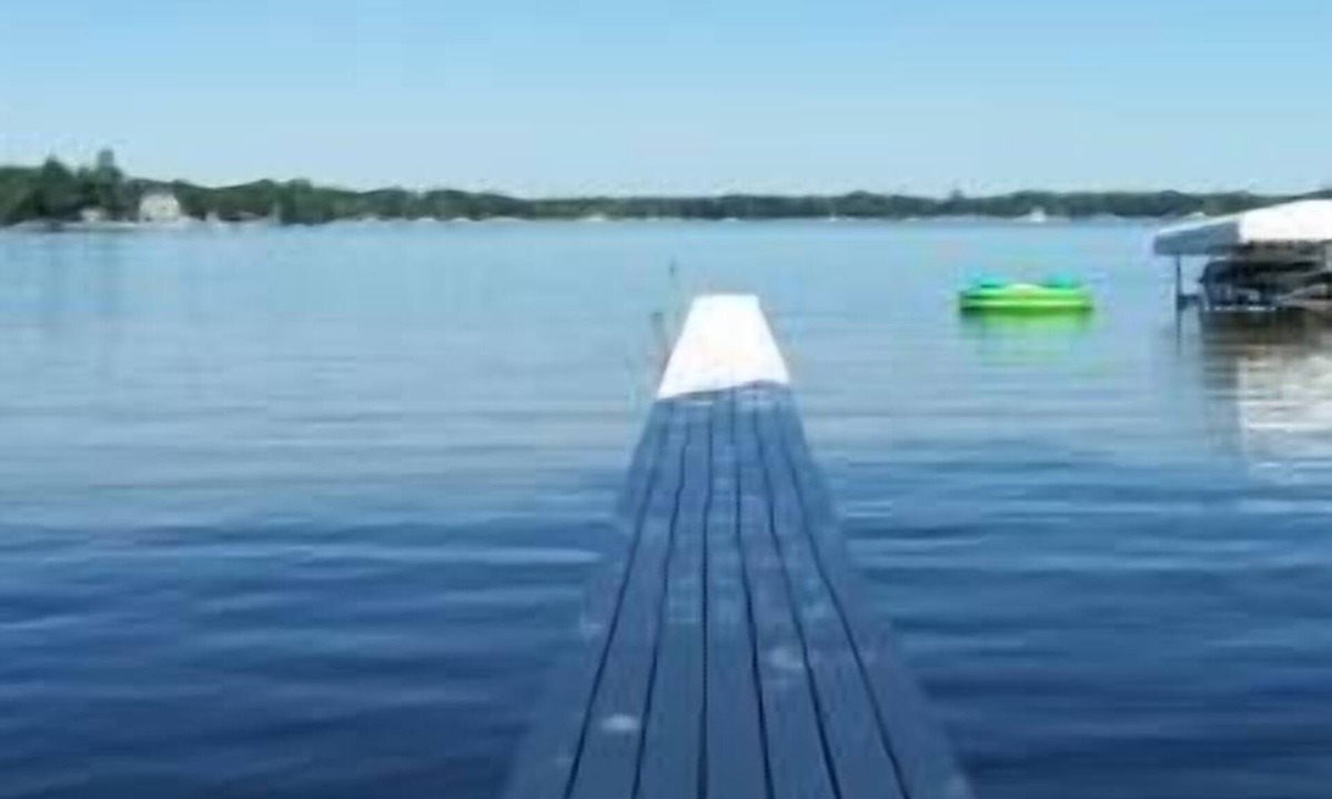 Bradley Cottage | Lakefront Cottage sleeps 6