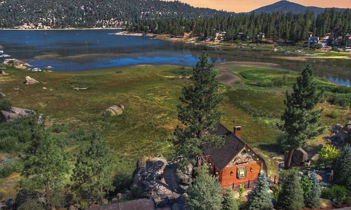 Boulder Bay House | Lakefront Cottage w/Hot Tub | Iconic Boulder Bay Retreat