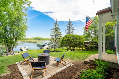 Tonka Bay House | Lakefront Cottage