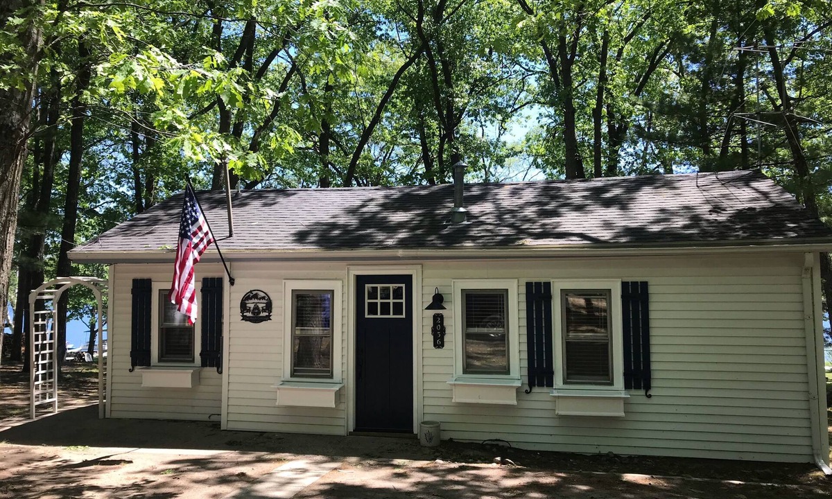 National City Cottage | Lakefront Cottage on All-Sports Bass Lake, just 15 minutes from Tawas city.
