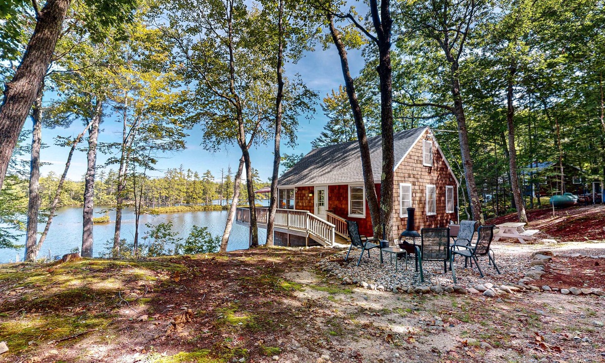 Pine River Pond House | Lakefront cottage with deck, patio, firepit, AC & W/D - secluded location