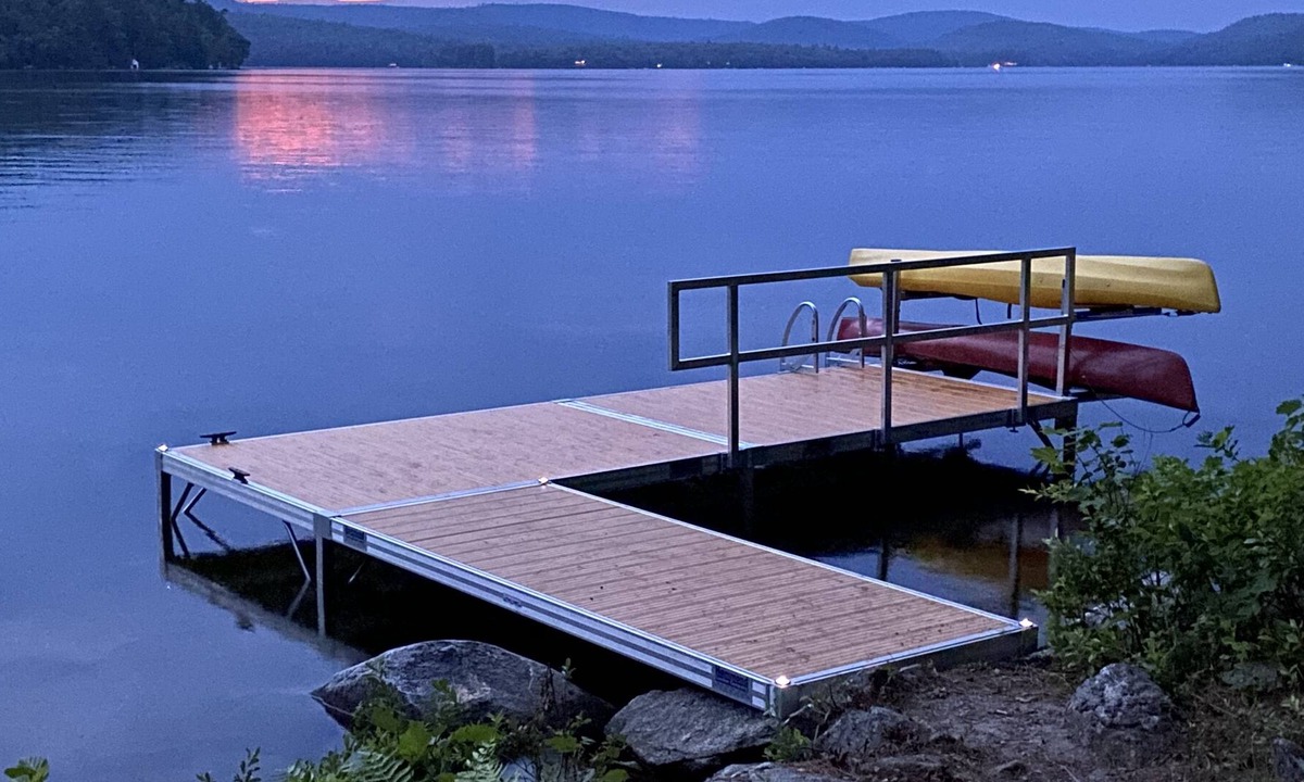 Belgrade House | Lakefront Cottage with Sandy Beach across from Belgrade Golf Course.