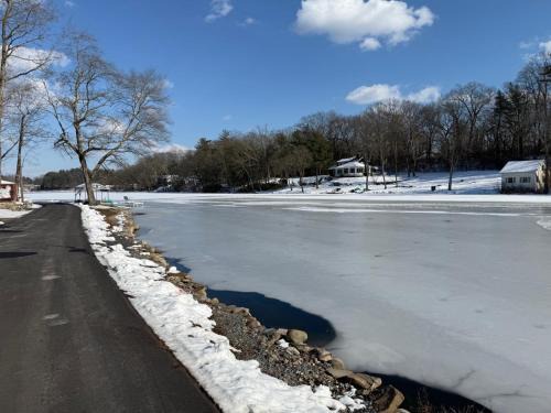 Saylorsburg House | Lakefront Couples Retreat in the Poconos