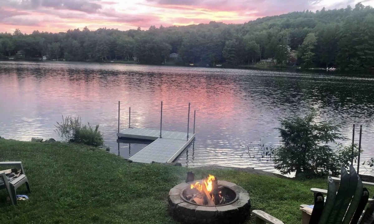 Epsom House | Lakefront-Dock-Grill-Firepit-Wood Stove
