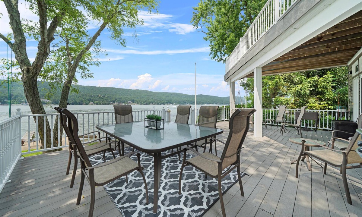 Hewitt House | Lakefront | Dock Kayaks Fire Pit Sleeps 10