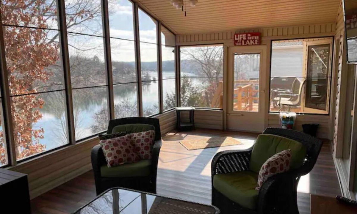 Bella Vista House | Lakefront, Dock, Remodeled, Views, screen porch, Kayaks!
