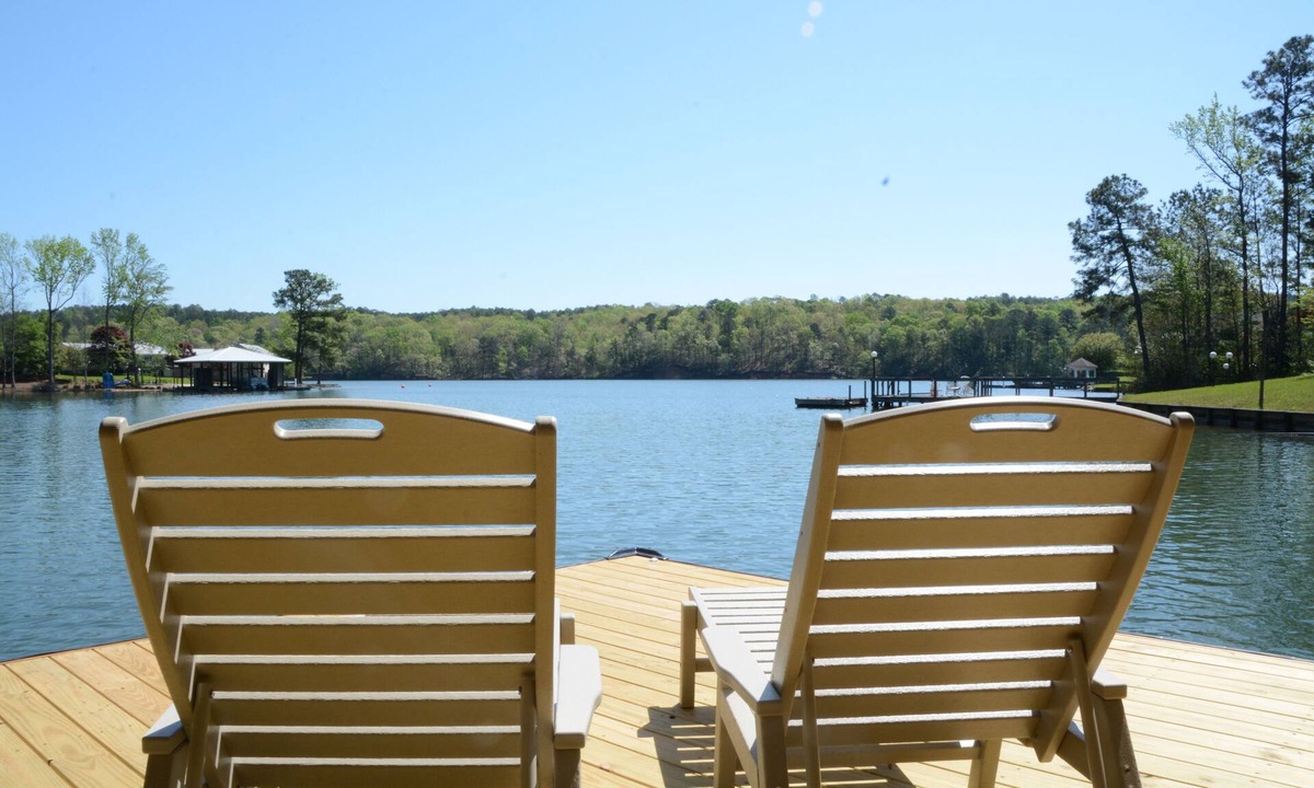Pleasure Point House | Lakefront Dock & Views just 40 minutes to Auburn University